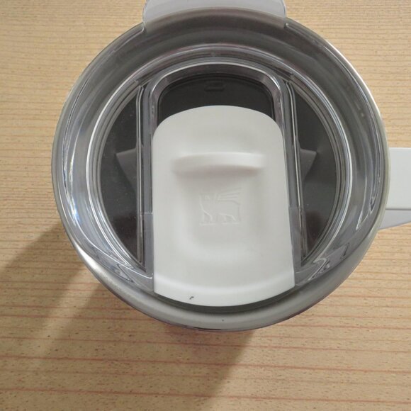 The Stanley Stay-Hot Camp Mug,24 oz, White Gold Frost,NWT, No box - Picture 7 of 11